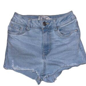 Stretchy light wash jean shorts 00